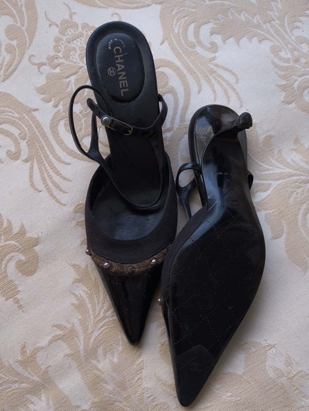 CHANEL Black Pointed Toe Slingback Heels with Trim Detail